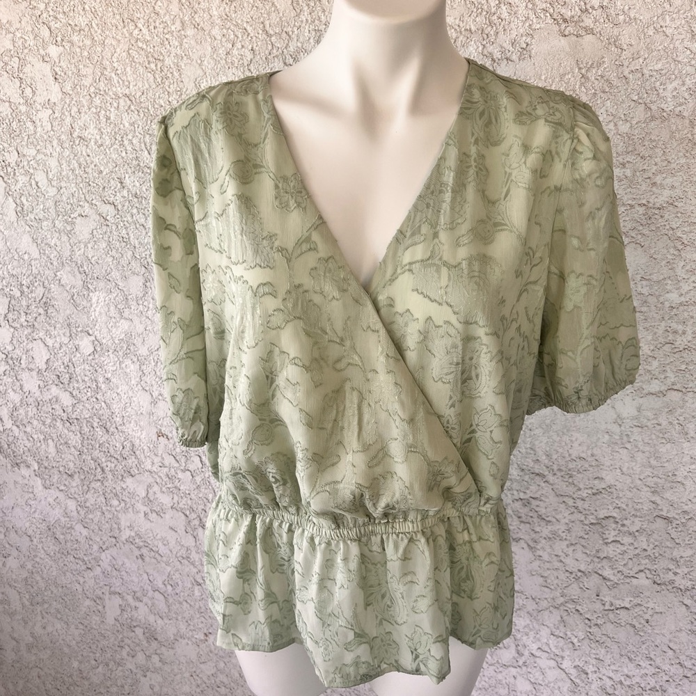 Melloday woman’s X-large neck half sleeve green top